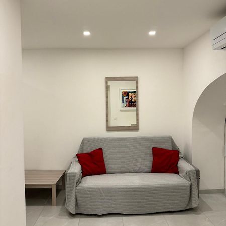 Re House Suite & Deluxe Apartament Асколи-Пичено Экстерьер фото