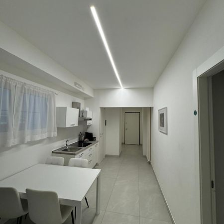 Re House Suite & Deluxe Apartament Асколи-Пичено Экстерьер фото
